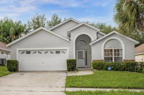 Spacious Disney Retreat with pool & parking